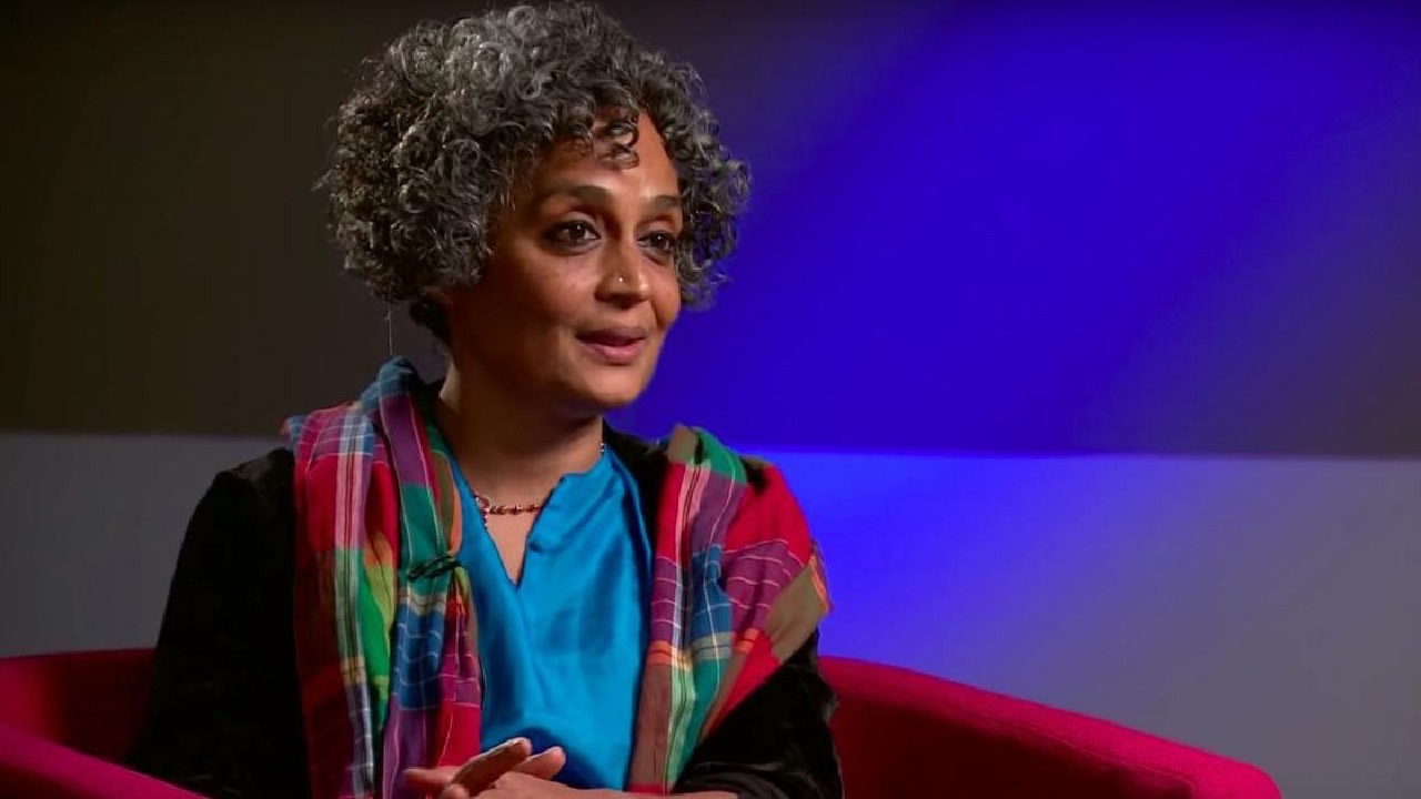 যুক্তরাষ্ট্রীয় কাঠামোই দেশকে বাঁচাতে পারে: অরুন্ধতী রায়