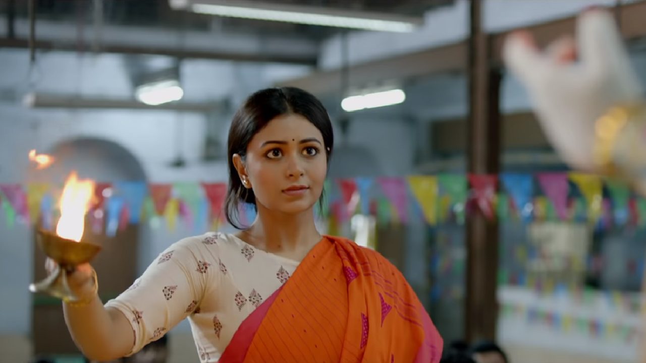 ‘মেয়েছেলে’ করবে পুরুতগিরি! সমাজের কটাক্ষে নতুন বার্তা