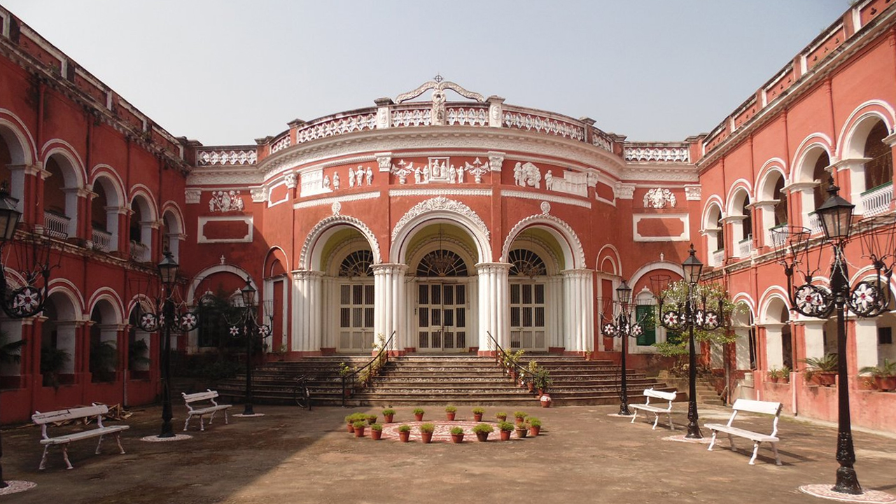 রাজকীয় উইকেন্ড কাটাতে চলে যান ইটাচুনাতে