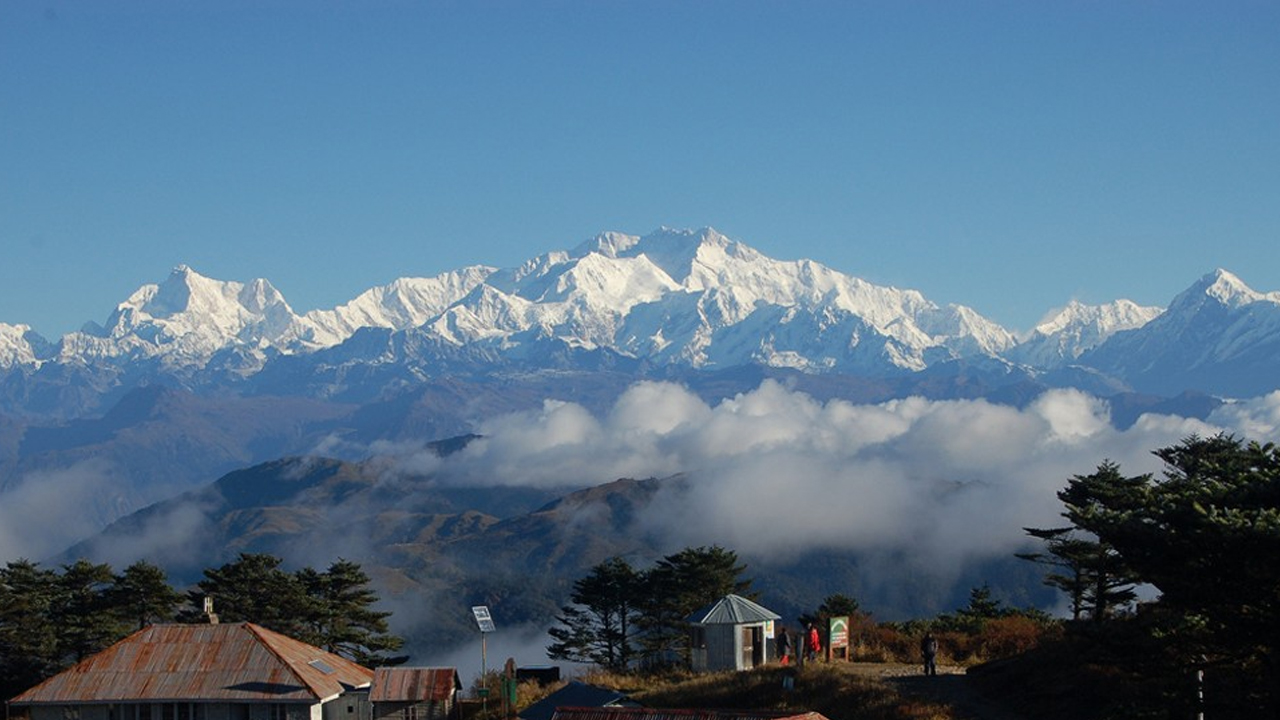 বসন্তের আমেজে ট্রেকিং-এর সুখ, হাতের নাগালে সান্দাকফু
