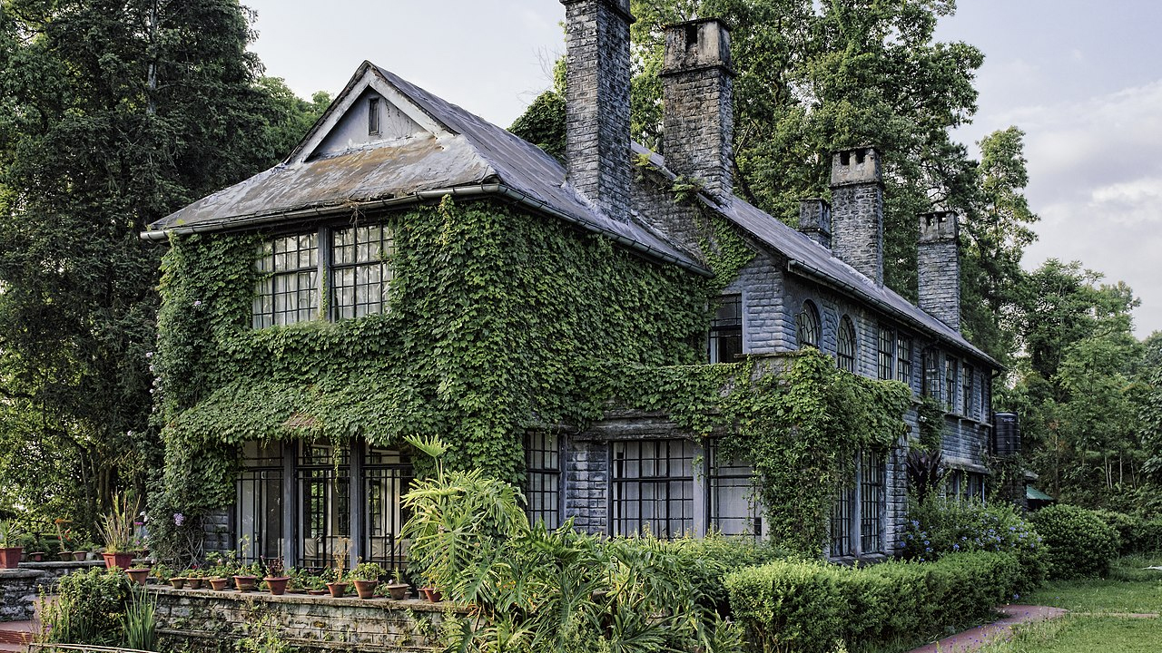 বুকে জোর থাকলে ঘুরে আসুন মর্গান হাউস থেকে ﻿