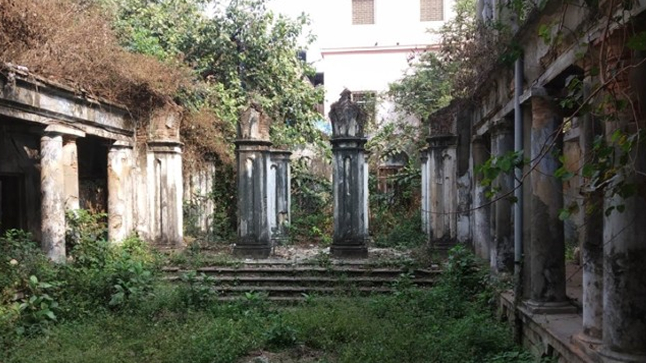 ইতিহাস যখন প্রোমোটারের গ্রাসে