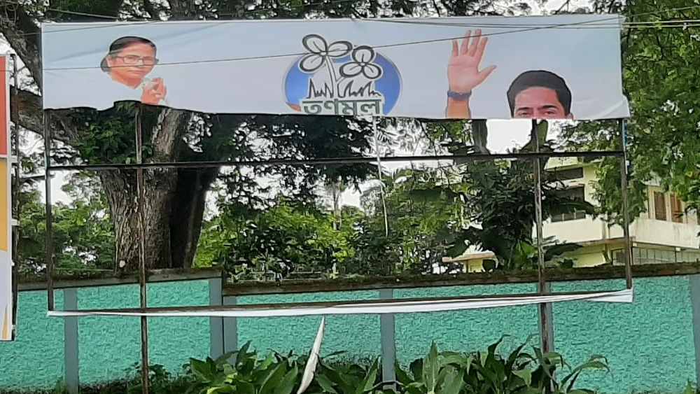 আগরতলায় অভিষেকের আগমনের আগেই পোস্টার ছিড়ল বিজেপি