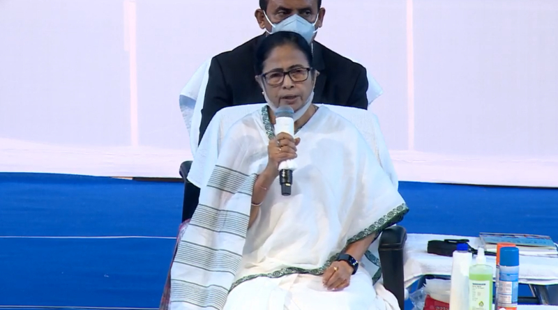 সরকারি প্রতিনিধিদের সঙ্গে কেন দুর্ব্যবহার! দলীয় নেতৃত্বকে কড়া হুশিয়ারি মমতার