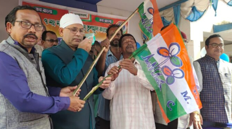 ফের বিজেপিতে বড় ধাক্কা, তৃণমূলে যোগ দিলেন জঙ্গলমহলের ৩০০ বিজেপির নেতা-কর্মী