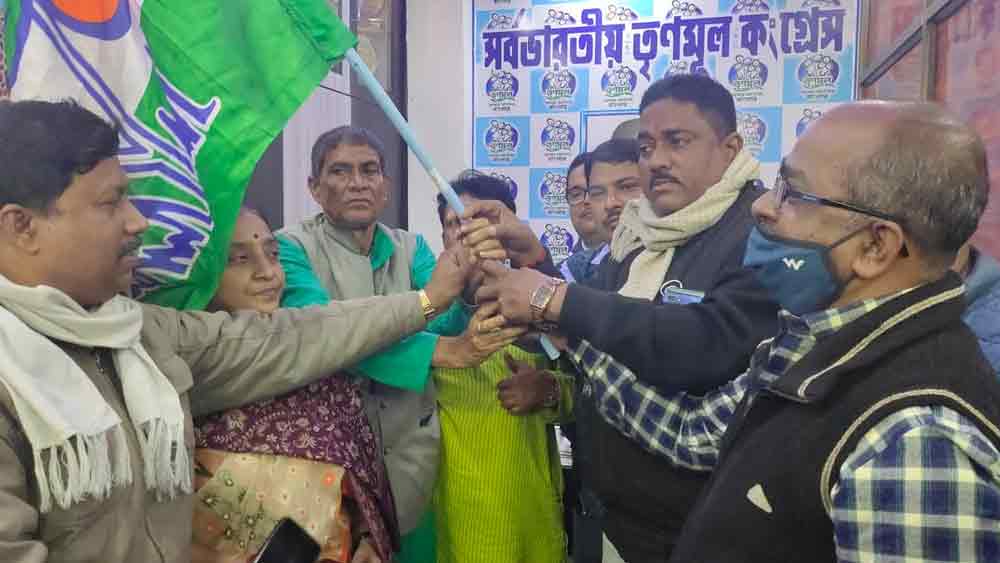 শুভেন্দুর গড়েই বিজেপিতে ভাঙন, তৃণমূলে কাঁথি পুরসভার পাঁচ কাউন্সিলর