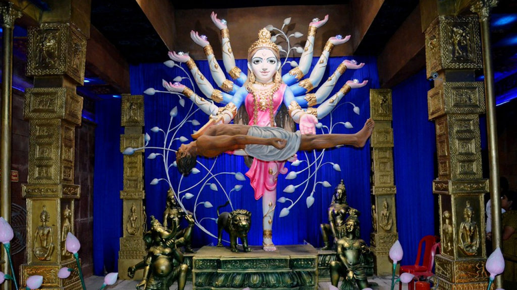 কুমোরটুলি, পাঁচচালা প্রতিমা, নেতাজি এবং কলকাতার প্রথম থিম পুজো