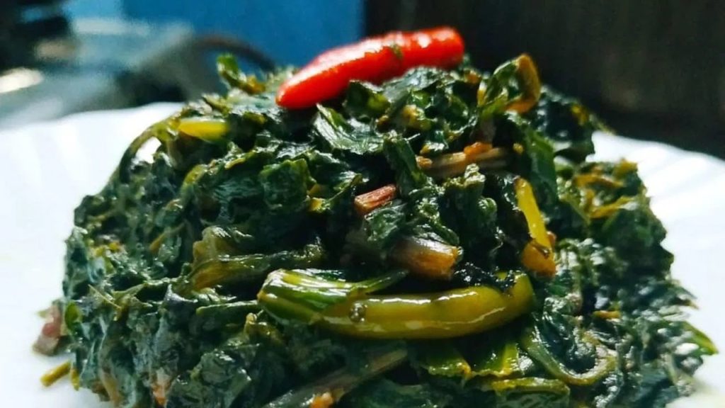 ভূত চতুর্দশীতে ১৪ শাক কিনছেন তো? মিলিয়ে নিন তালিকা