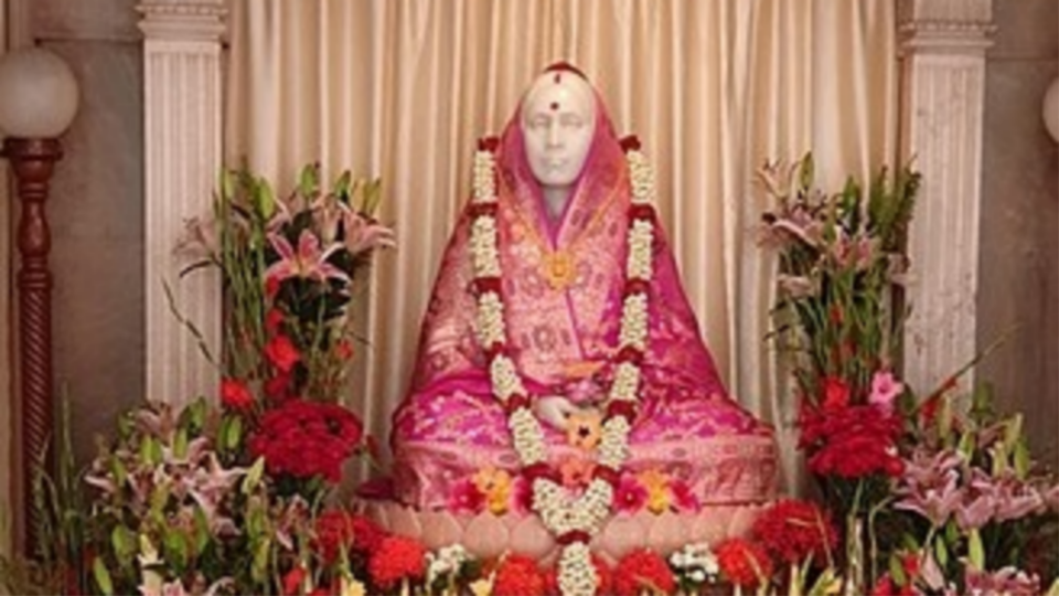 নারীদের আধুনিকতা, অগ্রগতি এবং স্বাধীনতার আলোকবর্তিকা সারদাদেবী