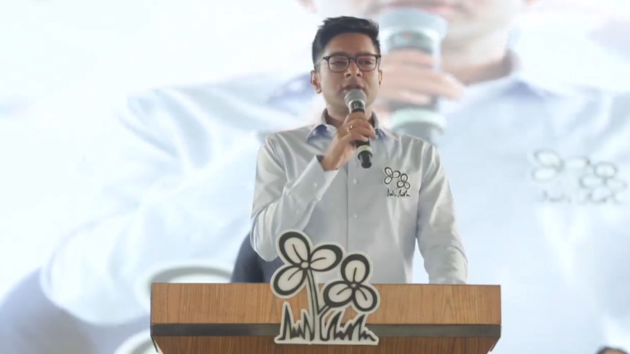 যোগ্য চাকরিজীবীদের চাকরি বাতিল করার জন্য বামেদের মতই ইন্ধন দিয়েছে বিজেপি: অভিষেক