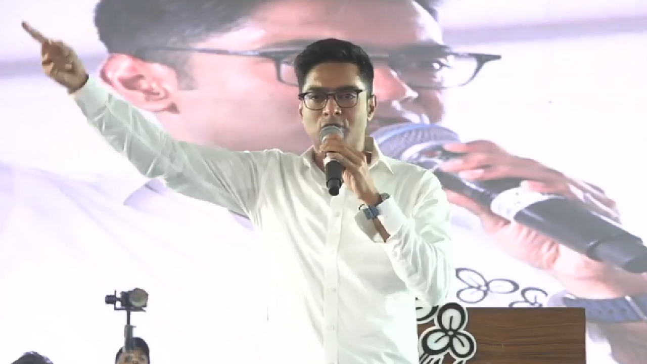 যতদিন মা-মাটি-মানুষের সরকার আছে, লক্ষ্মীর ভাণ্ডারের দিকে কেউ চোখে তুলে তাকাবে না – বোলপুরে প্রতিশ্রুতি অভিষেকের