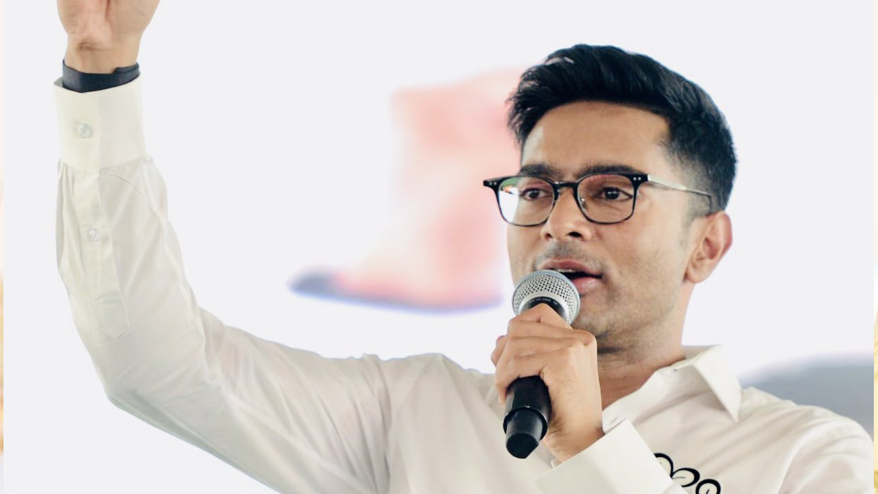 যোগী-অধীর চোরে চোরে মাসতুতো ভাই, মালদহে বাম-কংগ্রেসকে BJP-র এজেন্ট কটাক্ষ অভিষেকের