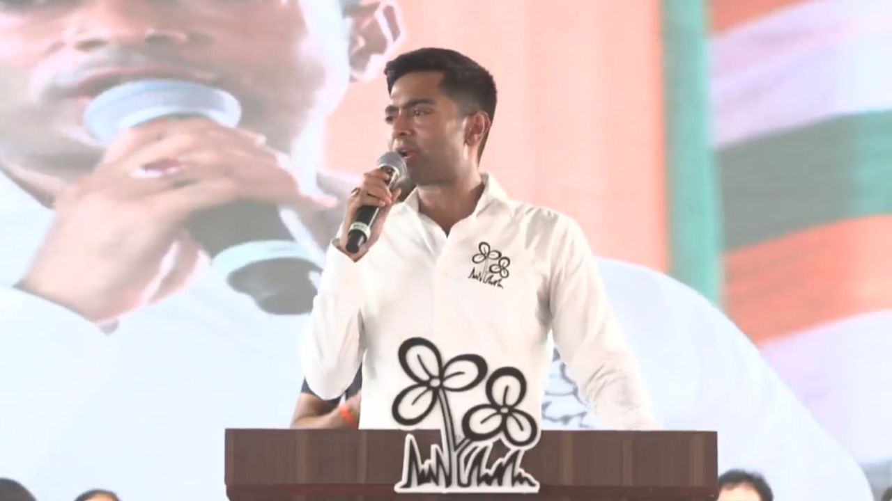 বিষ্ণুপুরের মঞ্চ থেকে বিরোধীদের নিশানা অভিষেকের, দেখুন ভিডিও