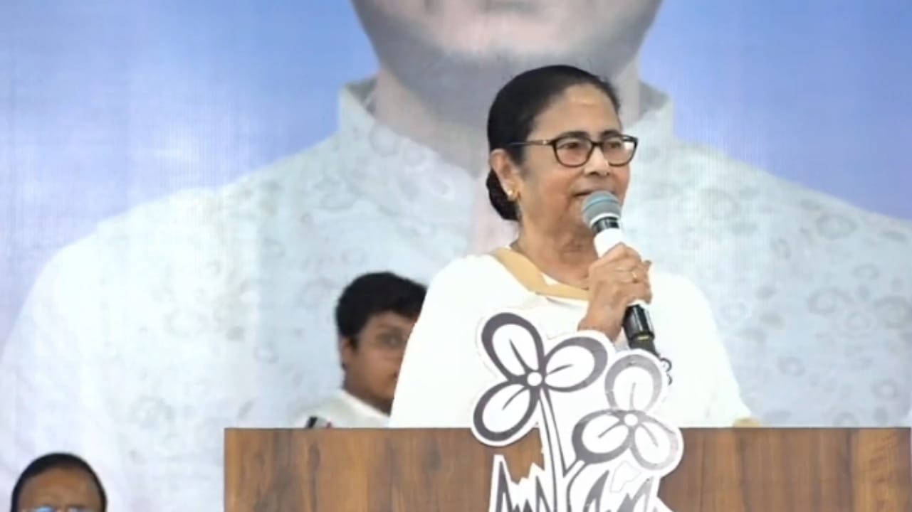 “নন্দীগ্রামে যে প্রতারণা হয়েছে, আজ নয়ত কাল তার বদলা আমি নেবই”- হলদিয়ায় হুঙ্কার মমতার