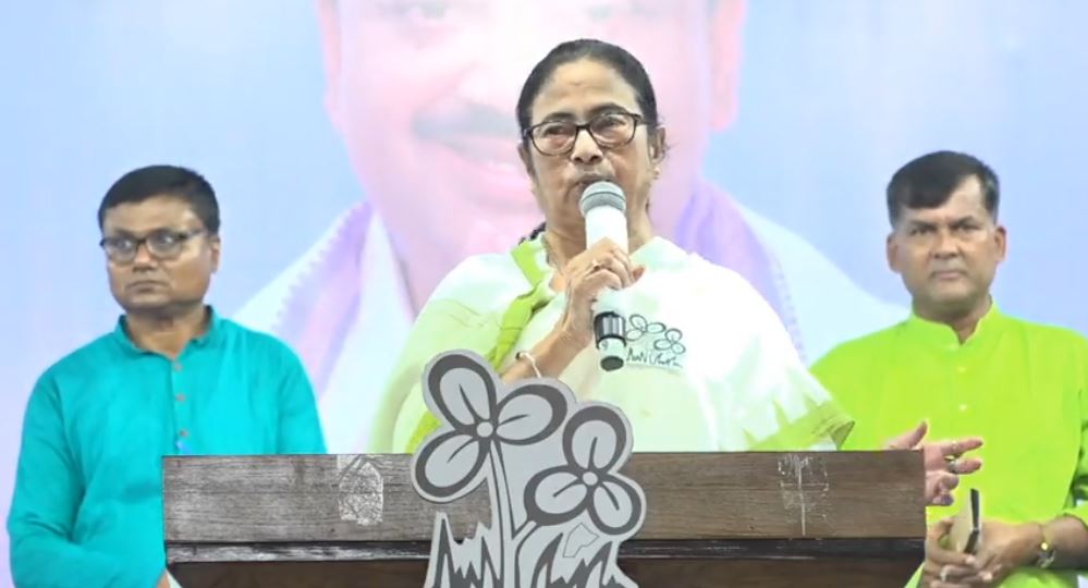 ‘সন্দেশখালির মা-বোনেদের সম্মান কী ভাবে নষ্ট করেছেন, লজ্জা করে না?’ মোদীকে প্রশ্ন মমতার