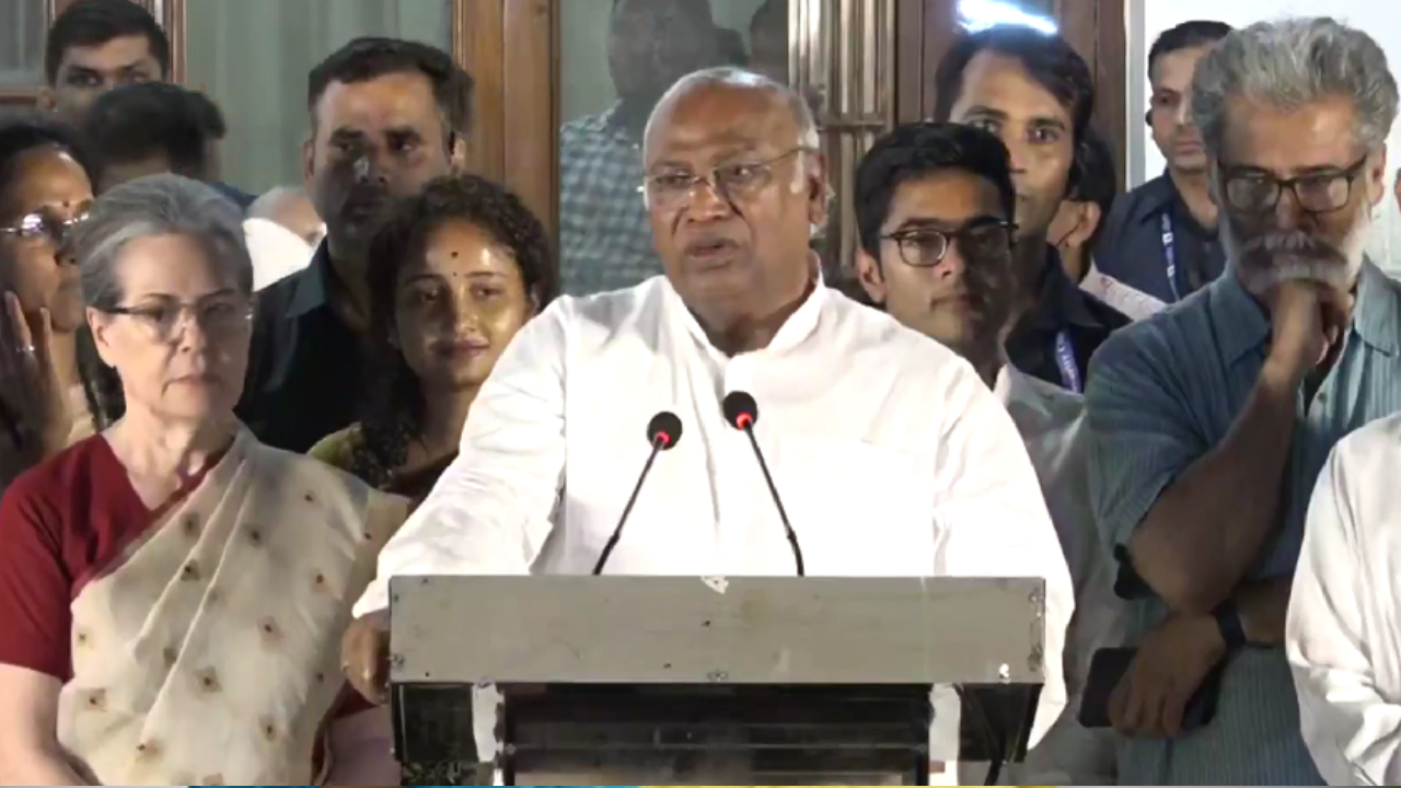 সরকার গঠন নয়, আপাতত বিরোধী হিসাবেই সংসদে বসতে চায় ইন্ডিয়া জোট