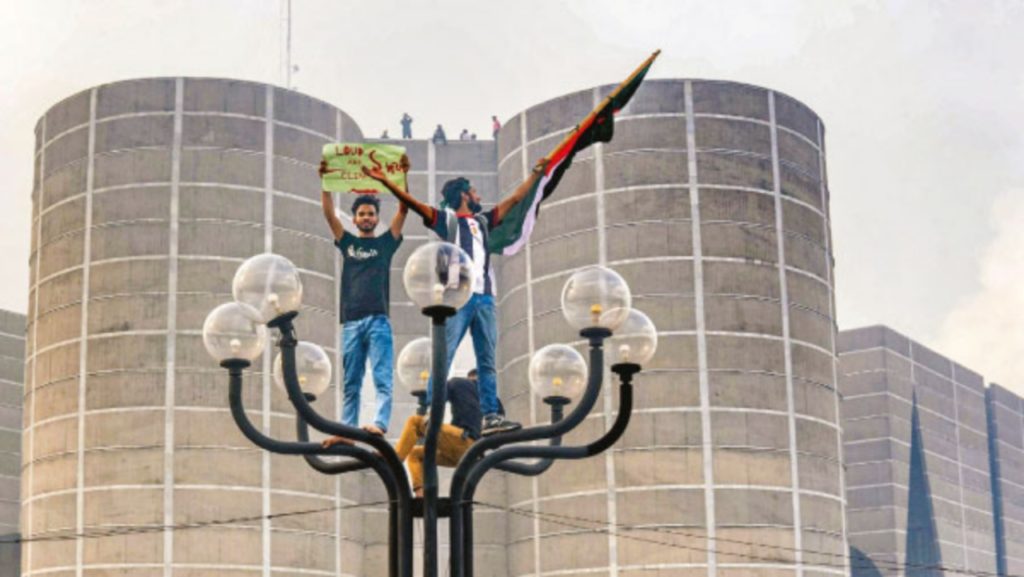 ছাত্রদের সামনে রেখে হাসিনাকে গদিচ্যূত করার প্ল্যান দু’বছর ধরে চালিয়ে গেছে তারেক ও আইএসআই?