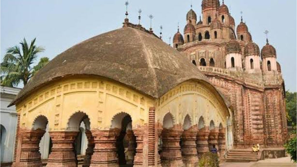 ‘পাতালগঙ্গা’ দেখতে মন্দিরনগরী কালনায় ভিড় করে মানুষ