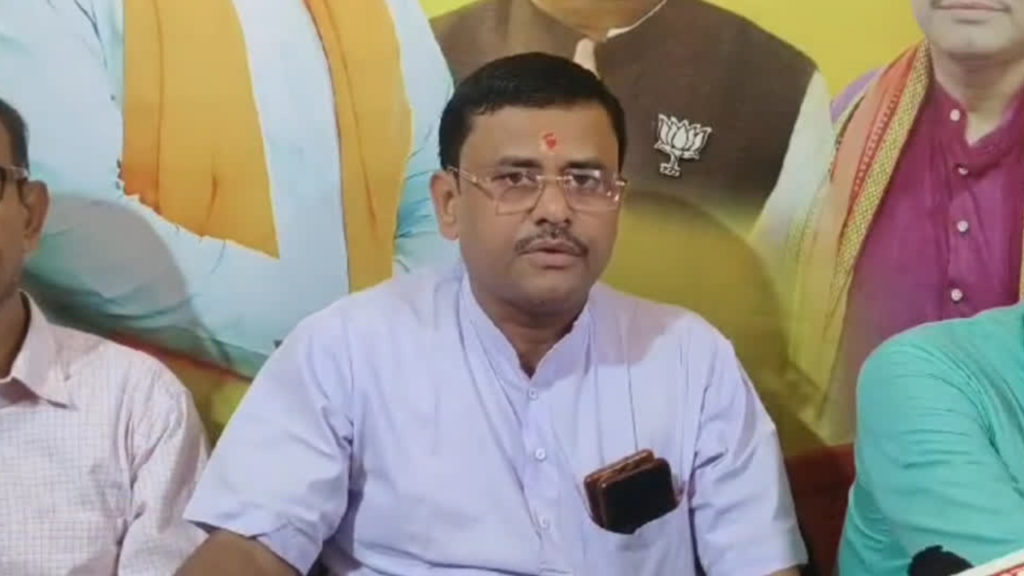 ঘরে ঘরে অস্ত্র রাখার নিদান বহরমপুরের BJP নেতার, নেপথ্যে কোন পরিকল্পনা?