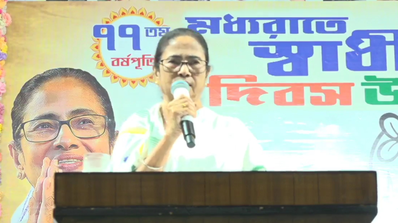 প্রাক স্বাধীনতা দিবসের অনুষ্ঠানে নিহত চিকিৎসককে শ্রদ্ধা জানিয়ে কর্মসূচি ঘোষণা মমতার