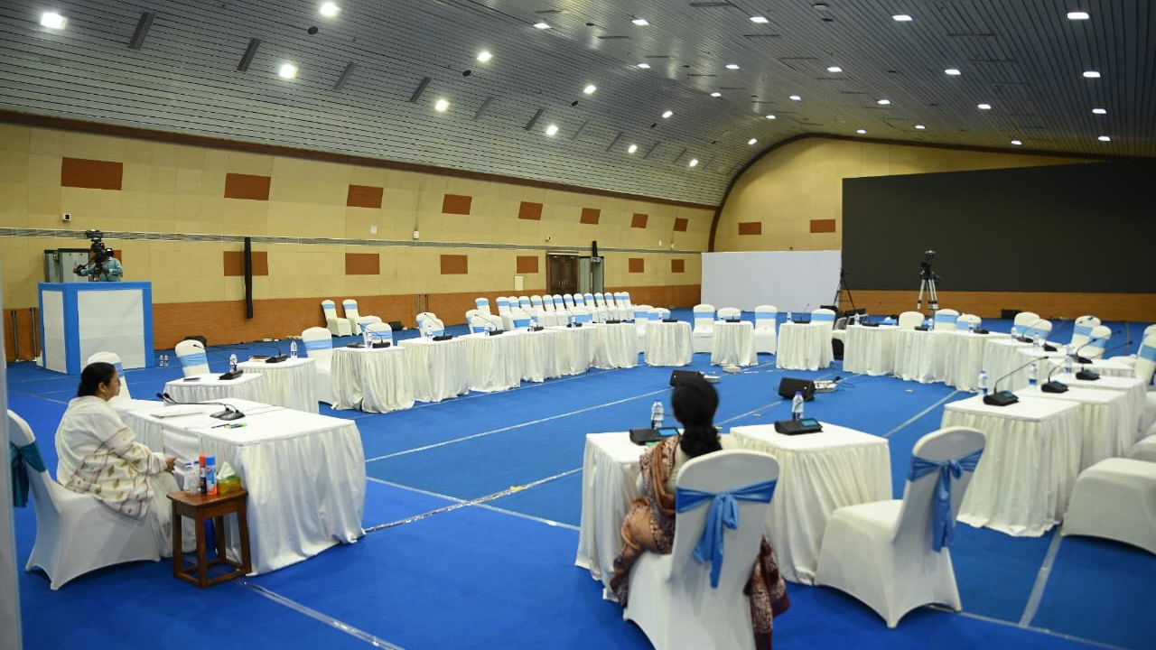 যাঁরা নবান্নের সামনে এসেও বৈঠকে এলেন না, তাঁদের আমি ক্ষমা করলাম: মুখ্যমন্ত্রী