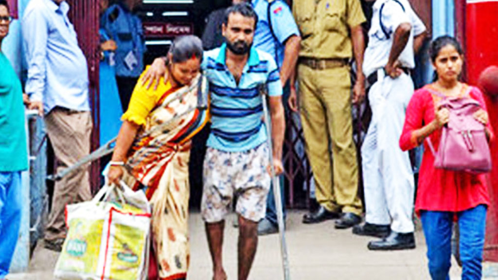 কর্মবিরতির জেরে ইমার্জেন্সি চিকিৎসকহীন, জীবন-মৃত্যুর কিনারে অসহায় রোগীরা