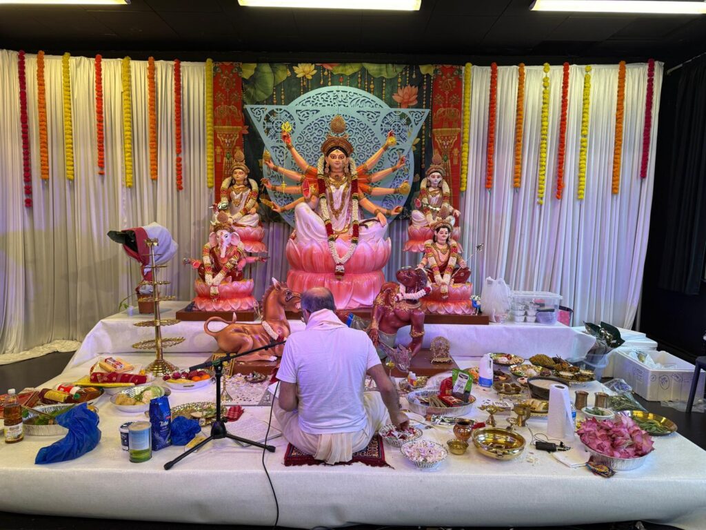 দৃষ্টিভঙ্গির সঙ্গে প্রবাসে দুগ্গাপুজো, মহাসপ্তমীতে দেখুন প্রবাসে মাতৃ আরাধনার ছবি, ভিডিও