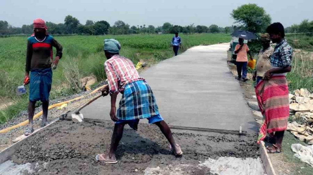 টাকা দিচ্ছে না মোদী সরকার, পিএমজিএসওয়াই প্রকল্পের অধীনে তৈরি রাস্তার রক্ষণাবেক্ষণে হাজার কোটি বরাদ্দ নবান্নের