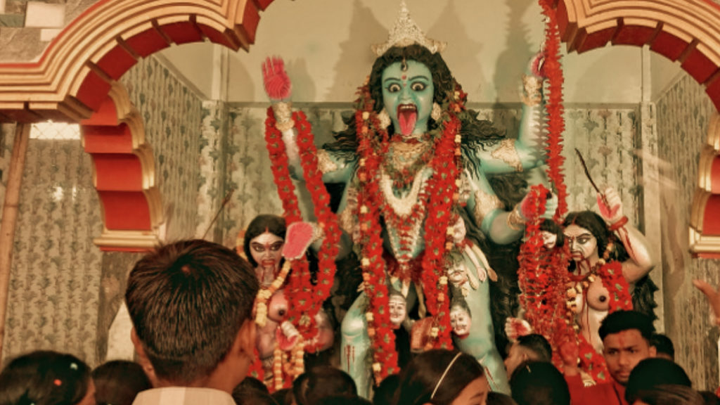 বড়কালী মায়ের পুজোয় উপচে পড়ল ভিড়, বিভিন্ন প্রান্তের পাশাপাশি নেপাল, ভুটান, বাংলাদশ থেকেও পুণ্যার্থীরা আসছেন