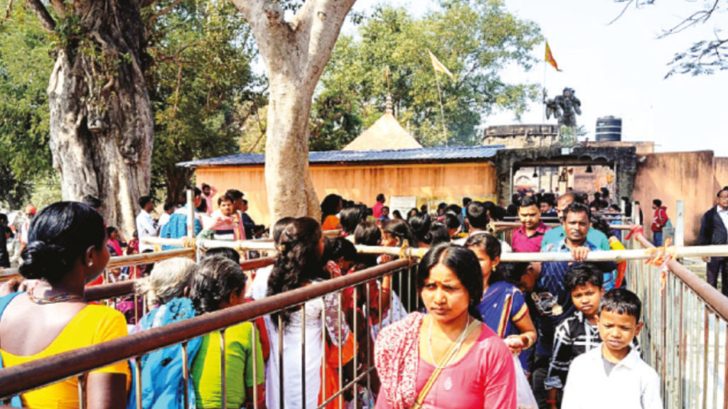 জমে উঠেছে পুরুলিয়ার পুঞ্চার বুধপুর গ্রামের মেলা