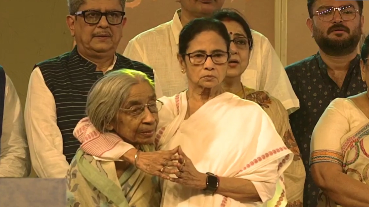 ল্যান্সডাউন প্লেসের নাম হল প্রতুল মুখোপাধ্যায় সরণি, ঘোষণা মুখ্যমন্ত্রীর