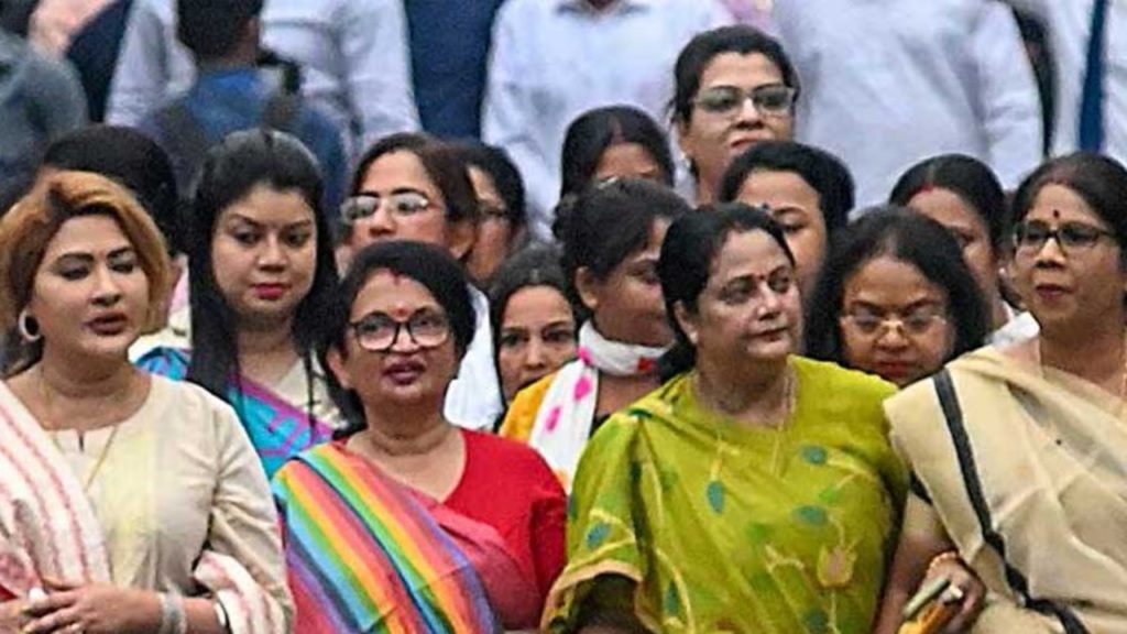 নারী দিবসে কলকাতার রাজপথে মিছিল মহিলা তৃণমূলের