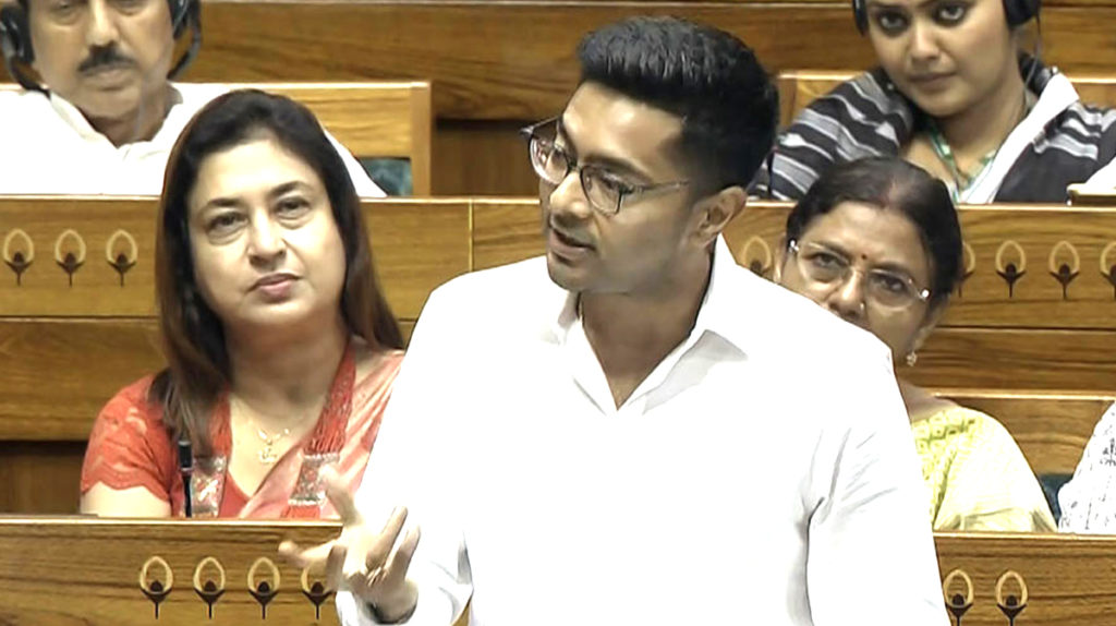 আয়করের ঊর্ধ্বসীমা বাড়িয়ে সারচার্জের মাধ্যমে টাকা আদায় করছে কেন্দ্র, তৃণমূলের অভিযোগ কার্যত স্বীকার করে নিল অর্থমন্ত্রক