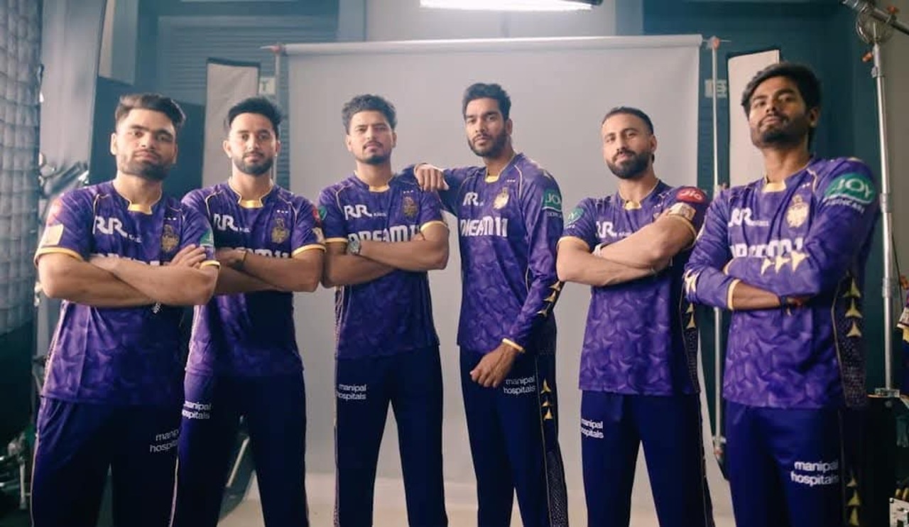 কেমন লাগল কলকাতা নাইট রাইডার্সের নতুন জার্সি? দেখুন ভিডিও