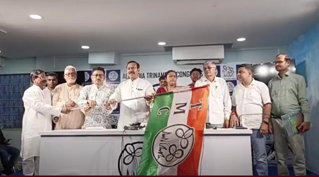 শুভেন্দুর গড়ে ধাক্কা দিয়ে তৃণমূলে যোগ দিলেন হলদিয়ার BJP বিধায়ক তাপসী মন্ডল