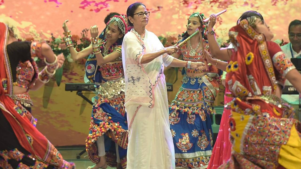 সব ধর্মের জন্য, সব মানুষের জন্য মনটা রঙিন রাখুন, দোলযাত্রা ও হোলির মিলন উৎসবে বার্তা মুখ্যমন্ত্রীর