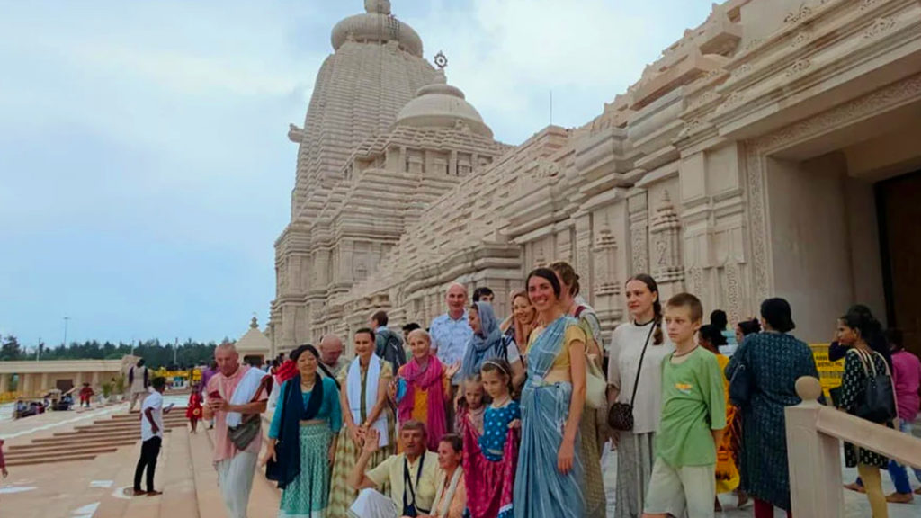 বিশ্ব মিশছে দীঘায়, জগন্নাথ মন্দিরে বিদেশি পর্যটকদের ঢল