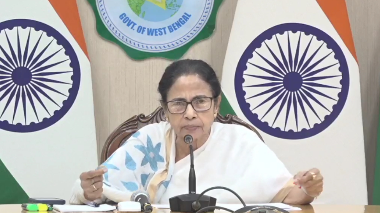 টিভি চ্যানেলে আমার সঙ্গে সরাসরি বিতর্কে বসুন, মোদীকে চ্যালেঞ্জ মমতা বন্দ্যোপাধ্যায়ের