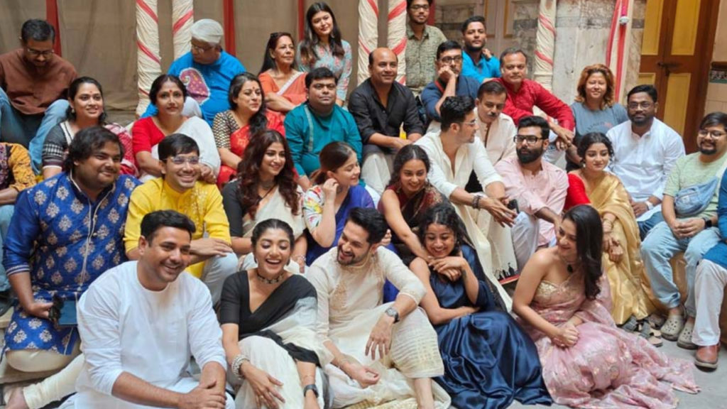 একান্নবর্তী পরিবারের “ভূত” দেখাবে ‘রাস’