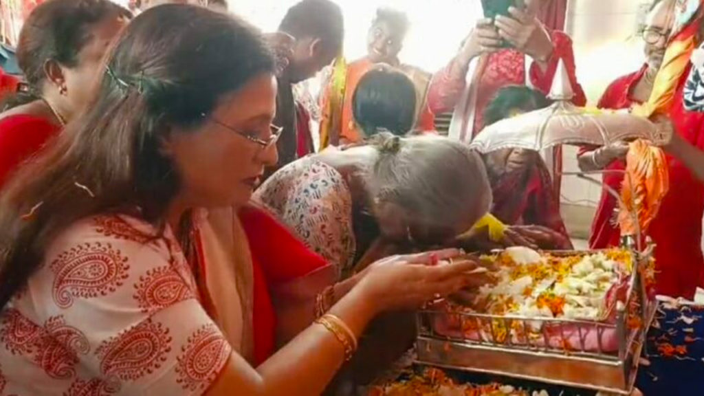 মহাপ্রভুর পাদুকা ঘিরে বার্নপুরে ভক্তদের মধ্যে প্রবল উৎসাহ