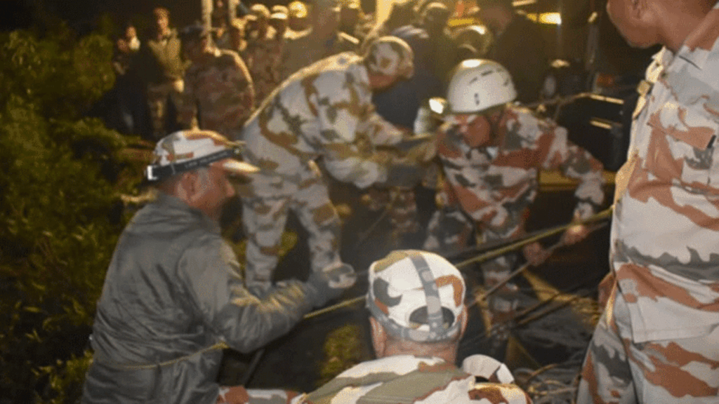 সিকিমে হাজার ফুট নীচে তিস্তা নদীতে পড়ে গেল পর্যটকবাহী গাড়ি, মৃত ১, নিখোঁজ ৯