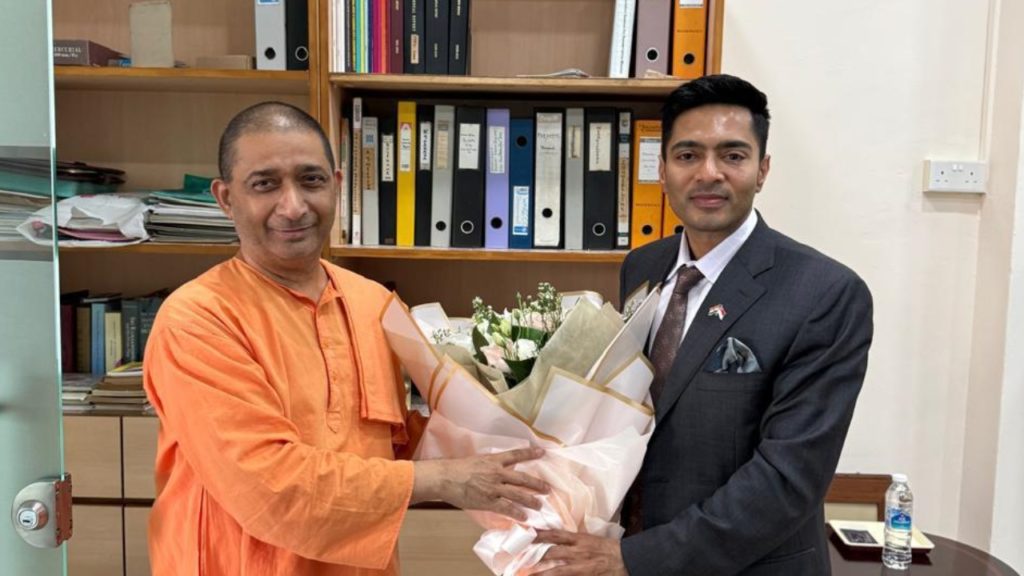 বিদেশে গিয়েও বাংলার স্বাধীনতা সংগ্রামীদের ভোলেননি অভিষেক, এবার সিঙ্গাপুরে INA মেমোরিয়ালে গেলেন তিনি