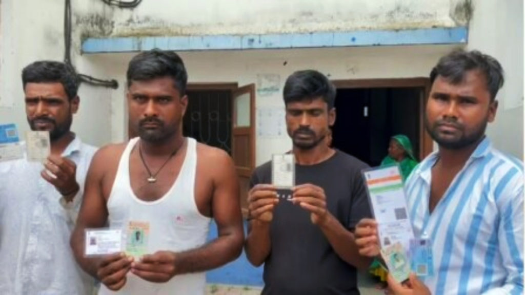 ফের বাঙালি হেনস্থা! বাংলায় কথা বলায় ‘বাংলাদেশী’ বলে দাগিয়ে দিয়ে দিনহাটার ৭ জনকে আটক করল দিল্লি পুলিশ