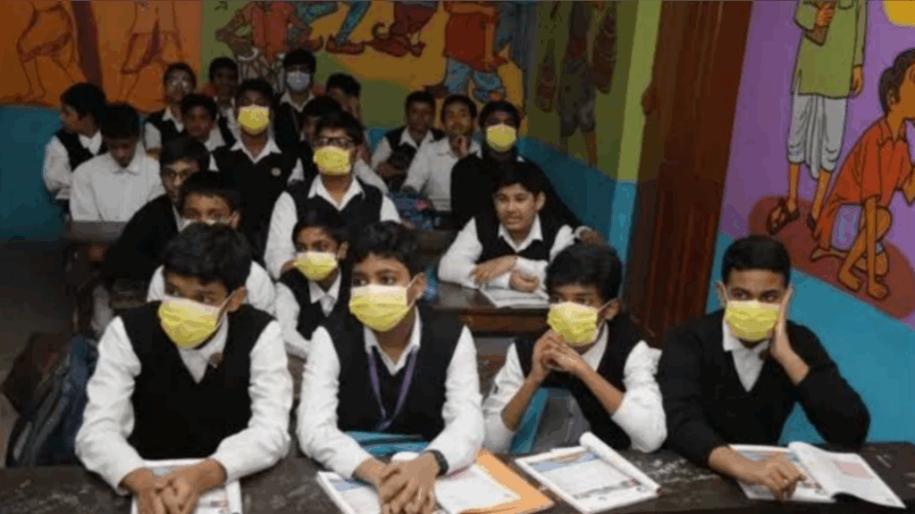 চোখ রাঙাচ্ছে করোনা, সতর্ক শহরের স্কুলগুলো