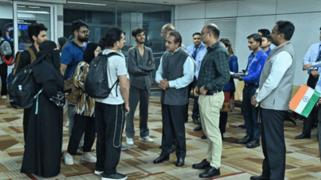 Israel-Iran conflict: মধ্যপ্রাচ্যে যুদ্ধ আবহে ‘অপারেশন সিন্ধু’ শুরু করল ভারত, কেন?