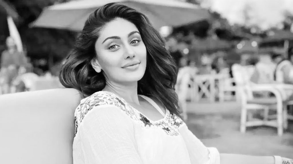 ‘কাঁটা লাগা গার্ল’ শেফালি জারিওয়ালার অকাল প্রয়াণে স্তম্ভিত বলিউড