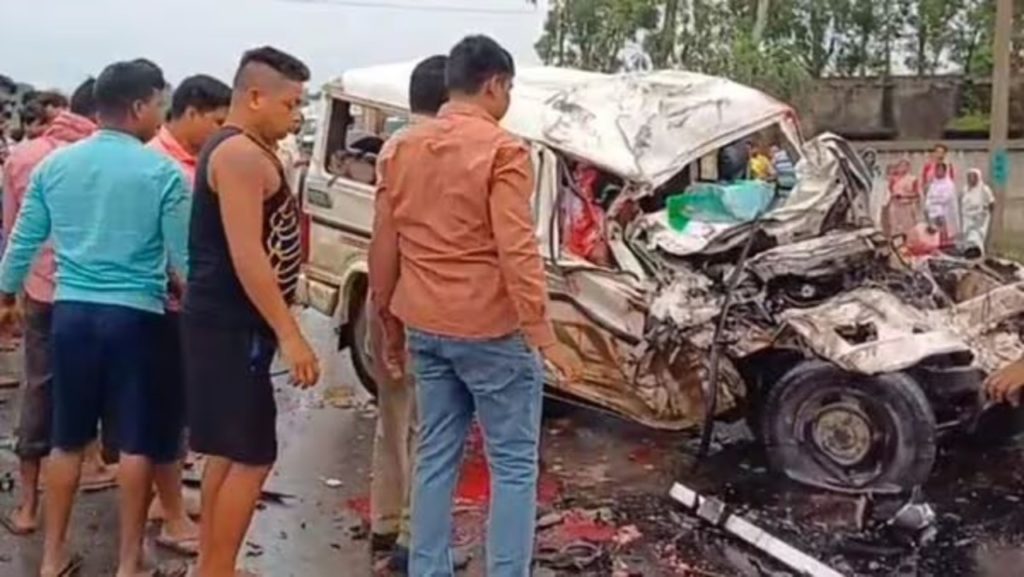 বিয়েবাড়ি থেকে ফেরার পথে পুরুলিয়ায় পথ দুর্ঘটনায় প্রাণ হারালেন ঝাড়খণ্ডের ন’জন