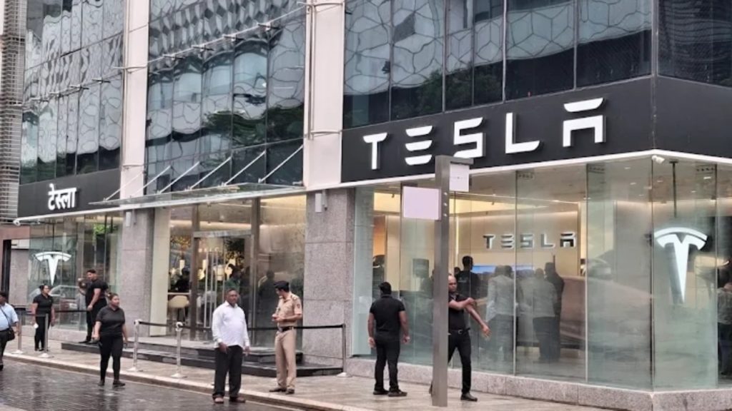 Tesla in India: অবশেষে ভারতে টেসলা, মুম্বইয়ে প্রথম শোরুম উদ্বোধন