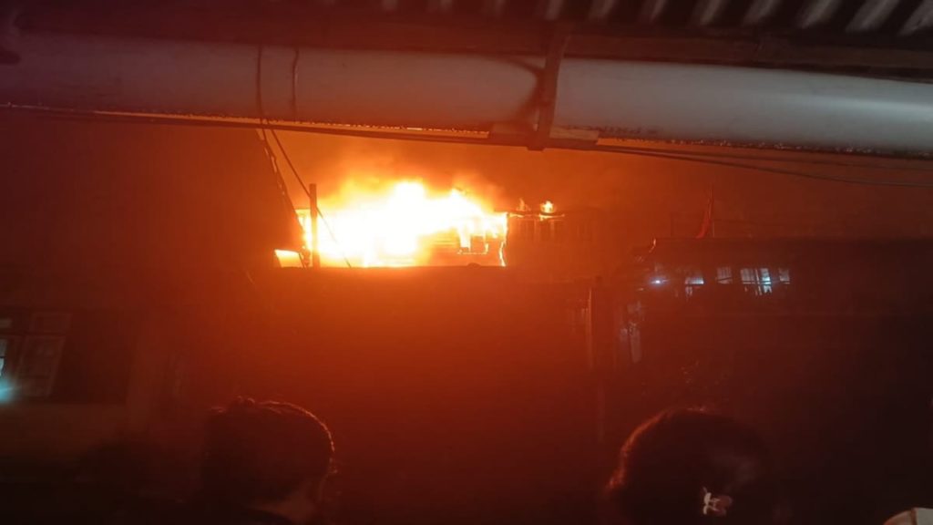 দার্জিলিংয়ে বন দপ্তরের সরকারি আবাসনে ভয়াবহ অগ্নিকাণ্ড
