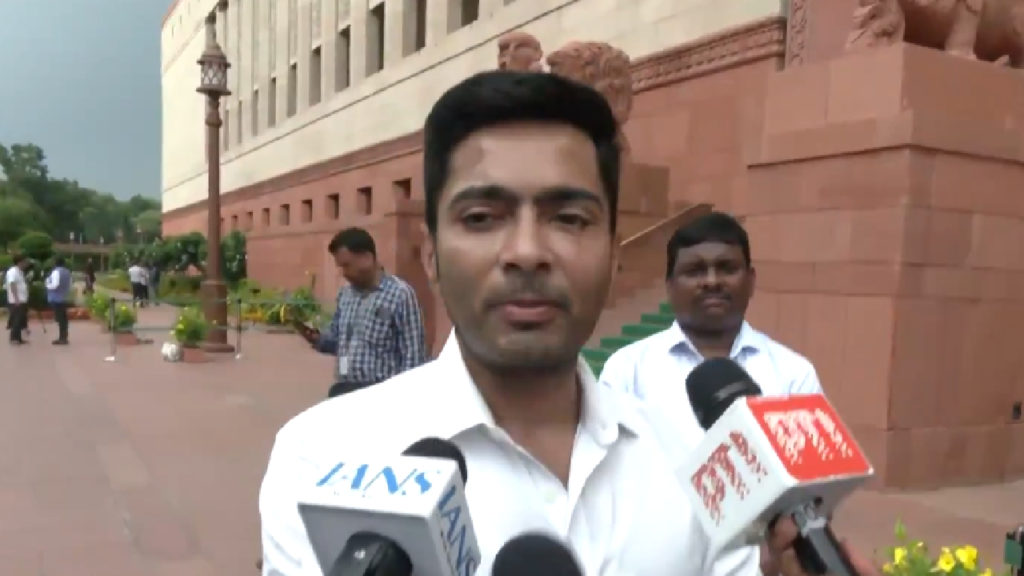 ‘SIR’ মানে ‘Silent Invisible Rigging’, বিজেপি ও কমিশনকে নিশানা অভিষেকের